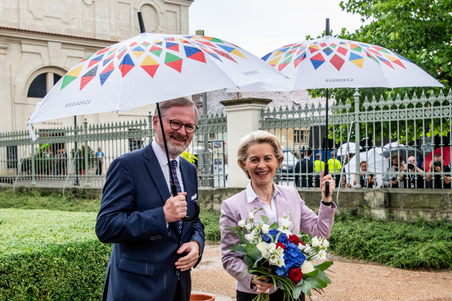 Premiér Petr Fiala (ODS) a předsedkyně Evropské komise Ursula von der Leyenová (ČTK/Taneček David)
