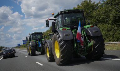 Zemědělci v Nizozemí protestují proti plánu vlády (ČTK/AP/Thibault Camus)