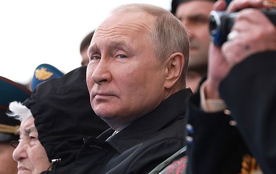 Vladimir Putin na přehlídce na Rudém náměstí (Kremlin.ru / Wikimedia Commons /CC BY 4.0)