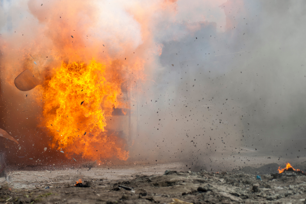 V Rusku hoří další ropné rafinérie. Drony zaútočily ve Smolensku a také na průmyslový závod v Lipecku
