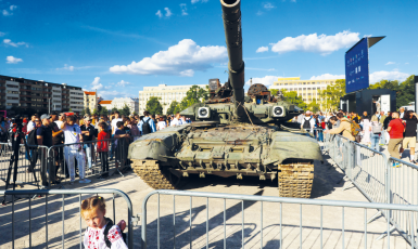 Zničený ruský tank na pražské Letné (Pavel Hofman / FORUM 24)