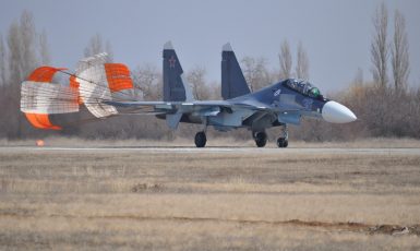 Jedním z letadel, která jsou v Belbeku k dispozici, je Su-30 (Mil.ru, wikimedia, CC BY 4.0)