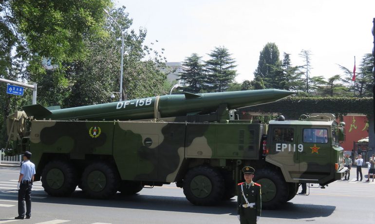 Čínská balistická raketa Dongfeng-15B (By IceUnshattered, wikimedia,CC BY-SA 4.0)