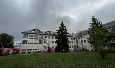 Ústřední vojenskou nemocnici zachvátil v sobotu dopoledne požár (HZS hlavního města Prahy / se souhlasem)