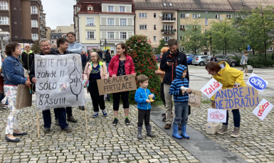 Protestující v Českém Těšíně čekají na příjezd Andreje Babiše (ANO) (Jan Pánik / FORUM 24)