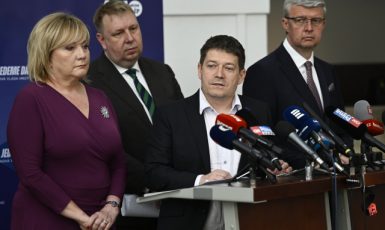 Pražský lídr Patrik Nacher mezi straníky Babišova ANO. (ČTK)