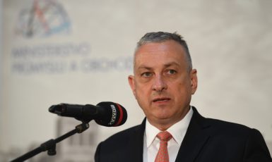 Ministr průmyslu a obchodu Jozef Síkela (za STAN)  (ČTK)