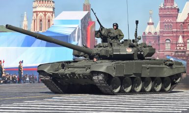Ruský tank T-90 na přehlídce na Rudém náměstí v Moskvě. (Vitaly V. Kuzmin, wikimedia, CC BY-SA 4.0)