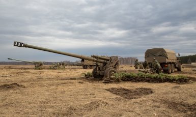 Ruská houfnice 2A65 ráže 152mm, Ilustrační foto. (Mil.ru / Wikimedia Commons / CC BY 4.0)