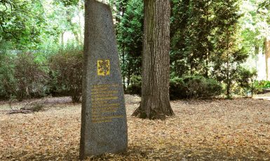 Pomník obětem nacismu na Ďáblickém hřbitově (Pavel Šmejkal / FORUM 24)