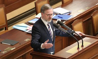 Premiér Petr Fiala (ODS) v poslanecké sněmovně (Poslanecká sněmovna / se souhlasem)