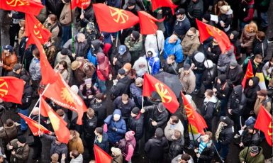 Nacionalistický "Ruský pochod" v roce 2013 v Moskvě. (commons.wikimedia.org/CC BY 4.0/AndreyFdrv.)