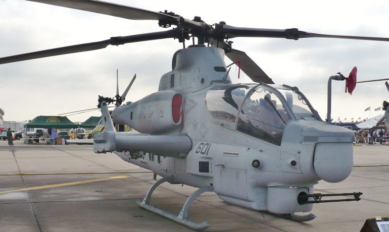 Vrtulník AH-1Z Viper (Looper5920, wikimedia commons, CC BY-SA 4.0)
