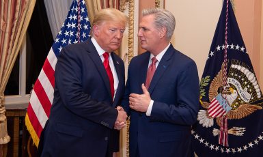 Bývalý americký prezident Donald Trump a předseda republikánské menšiny ve sněmovně reprezentantů Kevin McCarthy (Kevin McCarthy / Public domain / Wikimedia Commons)