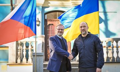 Předseda české vlády Petr Fiala (ODS) s ukrajinským premiérem Denysem Šmyhalem (Úřad vlády / se souhlasem)