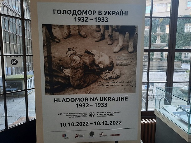 Výstava o hladomoru na Ukrajině způsobeném bolševiky v pražském Klementinu (Petr Hlaváček / FORUM 24)