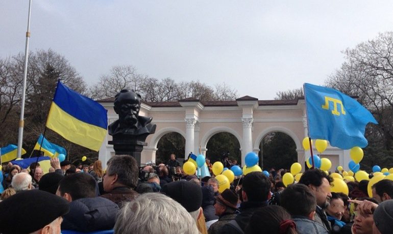Během ruské anexe Krymu se v Simferopolu konalo několik proukrajinských demonstrací Krymských Tatarů (březen 2014) (Devlet Geray / wikimedia commons (CC BY-SA 4.0)