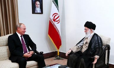 Rusko a Írán spojuje nenávist vůči Západu – ruský vůdce Putin a ájatolláh Chameneí (Wikimedia Commons / CC BY 4.0 / Public Domain)