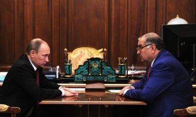 Vladimir Putin a Ališer Usmanov v roce 2015 (Profimedia)