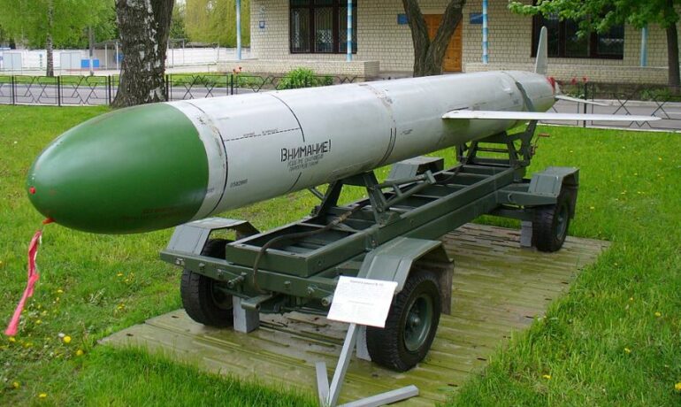 Ruská střela X-55. (commons.wikimedia.org/George Chernilevsky(Public Domaine)
