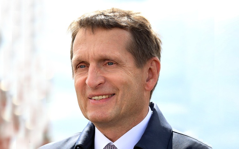 Šéf ruské rozvědky drsně kritizuje Západ, ale jeho rodina pilně podniká se zeměmi NATO a ráda tam jezdí