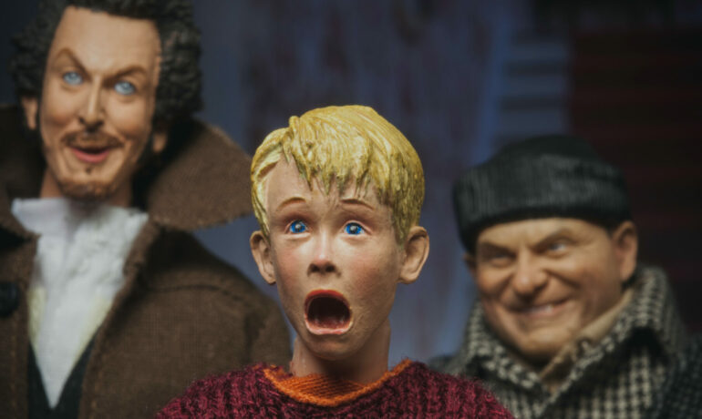 Hlavní postavy rodinné komedie Sám doma. Kevin, Marv a Harry. (AdobeStock)