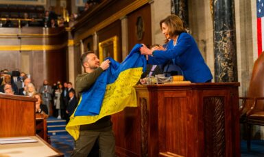 Prezident Zelenskyj s předsedkyní Sněmovny reprezentantů Spojených států amerických Nancy Pelosiovou (2022) (Congress USA / se souhlasem)