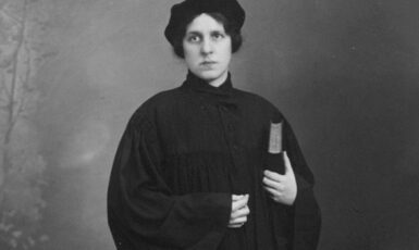 Regina Jonasová (1902-1944) byla první ženou-rabínkou na světě (Wikimedia Commons / Public Domain)