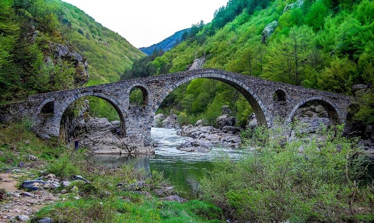 Ďáblův most přes řeku Ardu v bulharském pohoří Rodopy (Marintse / WikiMedia / CC BY-SA 4.0)