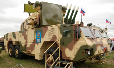 Protiletadlový systém Tor-M2K (Allocer, wikimedia, CC BY-SA 3.0)