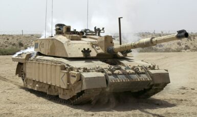 Britský tank Challenger 2 (Graeme Main/MOD, wikimedia commons / CC BY 4.0)