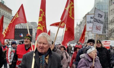 Komunisté se aktivně účastnili demonstrací, na kterých se veřejně ozývaly protesty proti naší pomoci Ukrajině. (Pavel Šmejkal / FORUM 24)