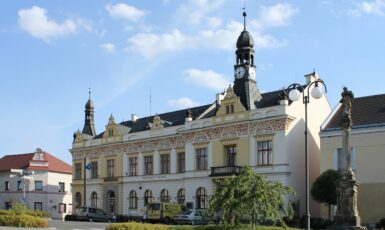 Radnice v Rovensku pod Troskami ()