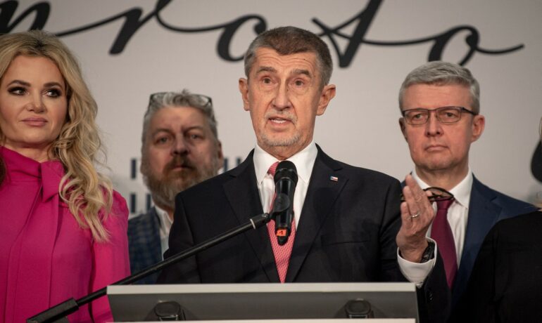 Andrej Babiš (ANO) ve svém volebním štábu k výsledkům prvního kola prezidentských voleb. (Profimedia)