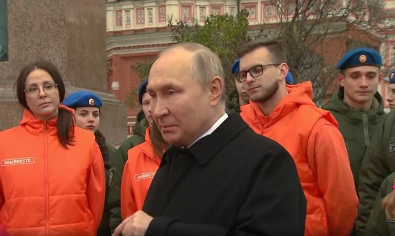 Zatímco tažení na Ukrajině drhne. Vladimir Putin všechny přesvědčuje, že všechno jde podle plánu. (Úřad ruského prezidenta)