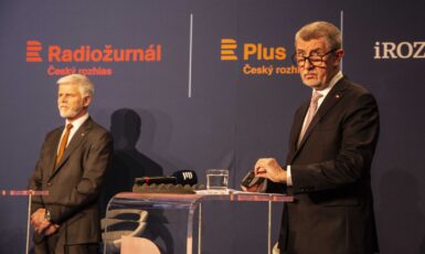Petr Pavel a Andrej Babiš v prezidentské debatě Českého rozhlasu. (Pavel Hofman / FORUM 24)