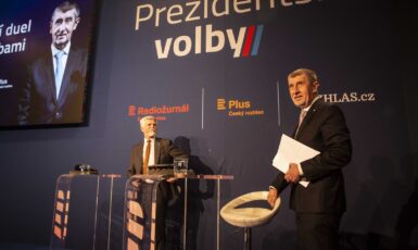 Petr Pavel a Andrej Babiš (ANO) v prezidentské debatě Českého rozhlasu. (Pavel Hofman / FORUM 24)