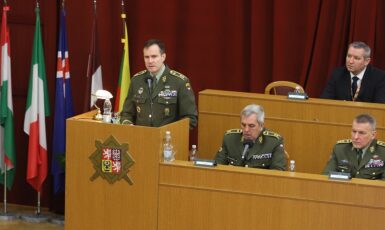 Náčelník generálního štábu Karel Řehka při projevu (Jan Schejbal, Ministerstvo obrany, se souhlasem)