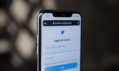 Nejvlivnější sociální sítí, která reálně ovlivňuje politický život společnosti je Twitter. (Wikimedia Commons / CC BY-SA 2.0)