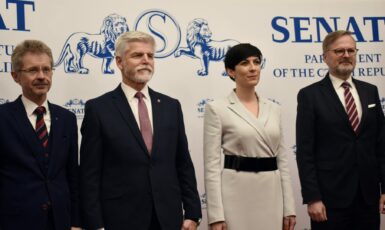 Premiér Petr Fiala (ODS), předsedkyně poslanecké sněmovny Markéta Pekarová Adamová (TOP 09), nově zvolený prezident Petr Pavel a předseda senátu Miloš Vystrčil na schůzce v senátu (Vojtěch Laštůvka / FORUM 24)