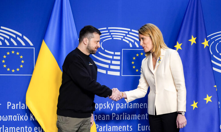 Ukrajinský prezident Volodymyr Zelenskyj s předsedkyní evropského parlamentu Robertou Metsolaovou (Roberta Metsolaová / se souhlasem)