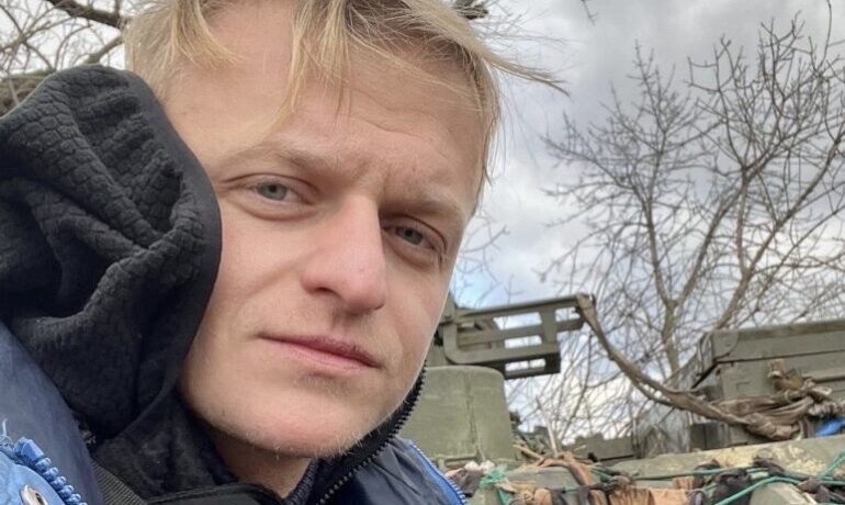 Aktivista, rodilý Bělorus a analytik spolku Evropské hodnoty Andrej Poleščuk, který od začátku ruské invaze na Ukrajinu informuje dennodenně o aktuálním vývoji na twitteru. (Andrej Poleščuk / se souhlasem)