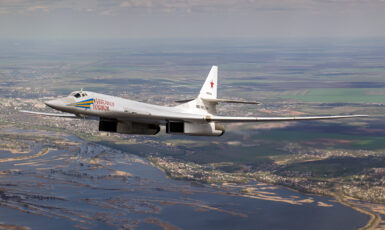 Tupolev Tu-160 nad Ruskem v roce 2014 (Alex Beltyukov, wikimedia, CC BY-SA 3.0)