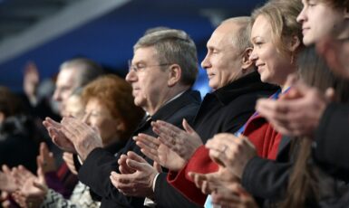 Thomas Bach a Vladimir Putin na olympiádě v Soči v roce 2014 (Kremlin.ru, wikimedia, CC BY 4.0)