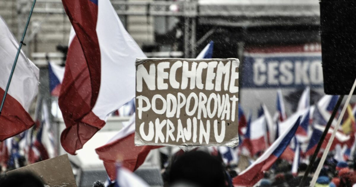 Babiš nadbíhá Rajchlovým radikálům. Sám se demonstracím vysmíval
