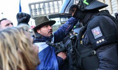 Rajchlovi demonstranti chtěli zaútočit na Národní muzeum. Bylo zadrženo 18 lidí. (Pavel Hofman / FORUM 24)