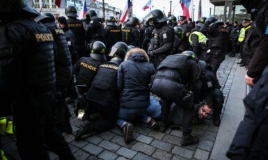 Rajchlovi demonstranti chtěli zaútočit na Národní muzeum. Bylo zadrženo 18 lidí. (Pavel Hofman / FORUM 24)