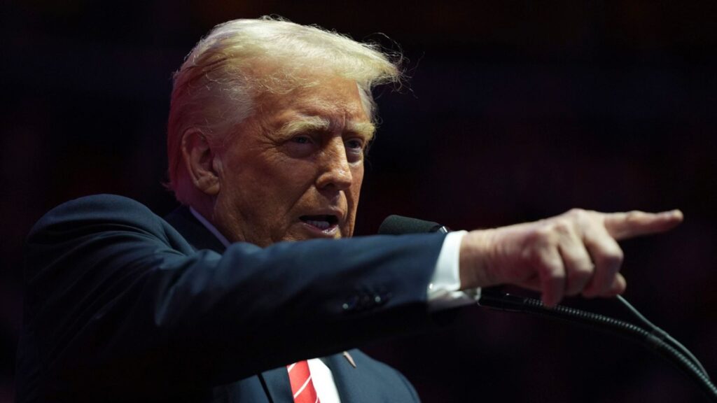 Opusťte ihned Teherán, vyzval Trump. Zopakoval, že Írán nemůže mít jadernou zbraň