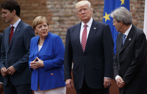Zleva: Kanadský premiér Justin Trudeau, německá kancléřka Angela Merkel, prezident USA Donald Trump, 
a italský premiér Paolo Gentiloni
