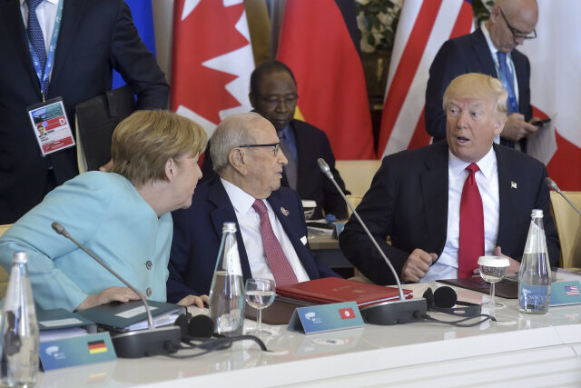 Prezident USA Donald Trump, německá kancléřka Angela Merkel a tuniský prezident Beji Caid Essebsi